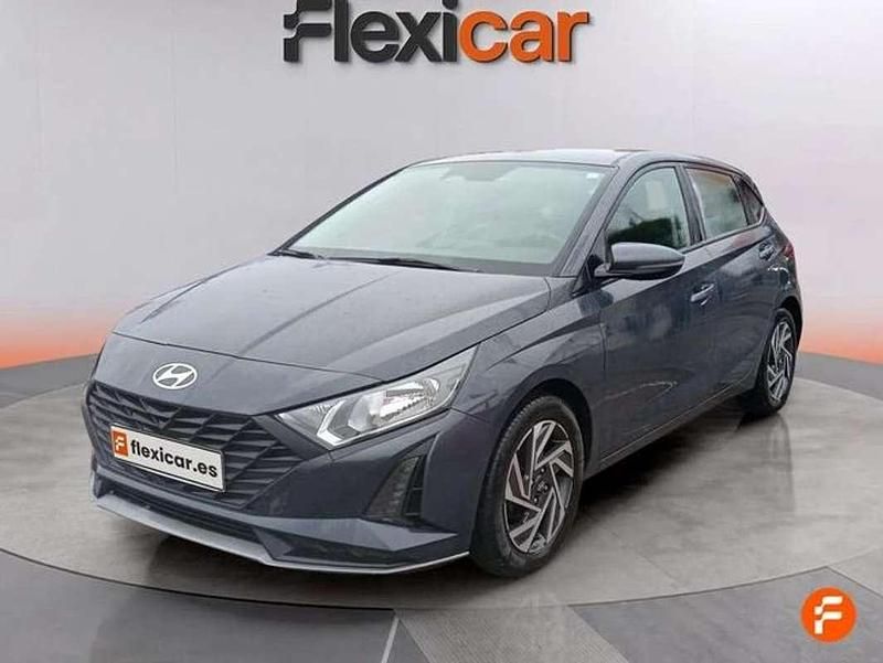 Usado Hyundai i20 84 CV (61 kW) 2024 Gris Utilitario