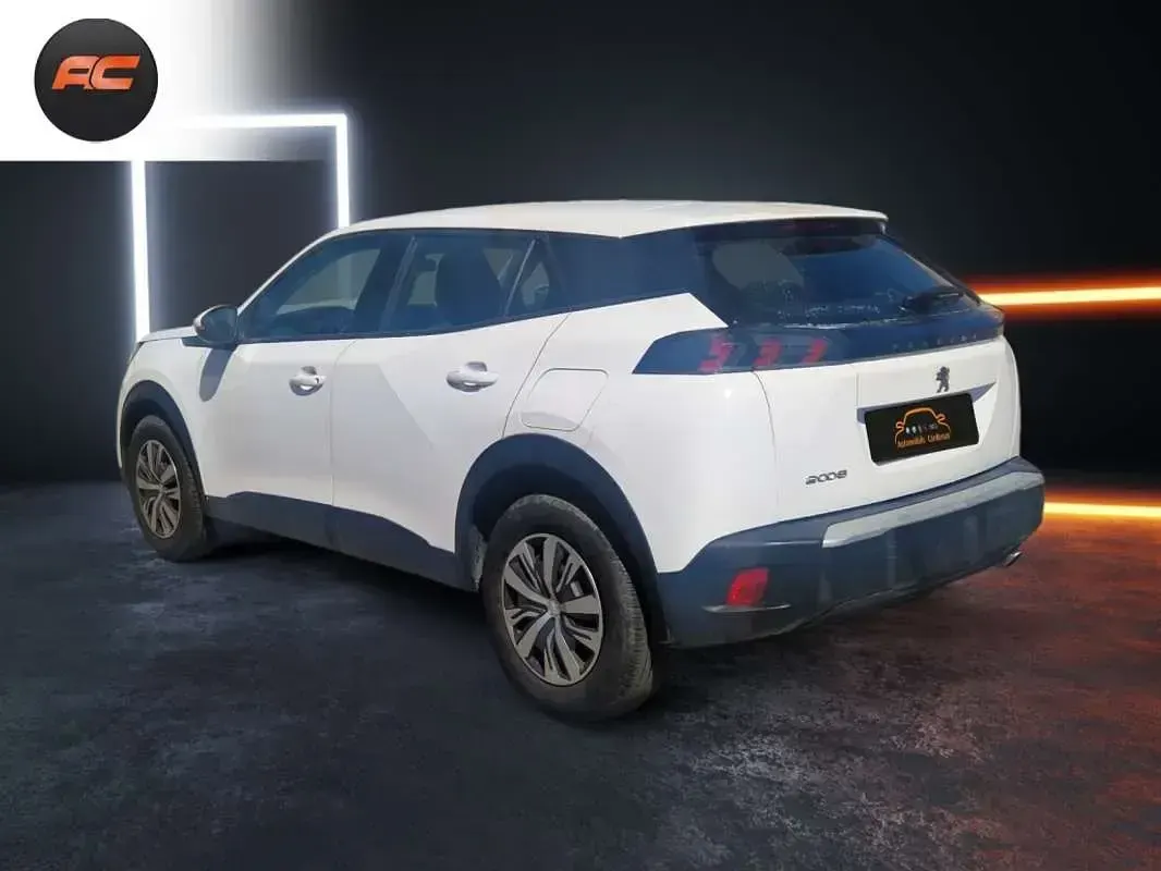 Usado Peugeot 2008 Active 110 CV (80 kW) 2021 Blanco SUV