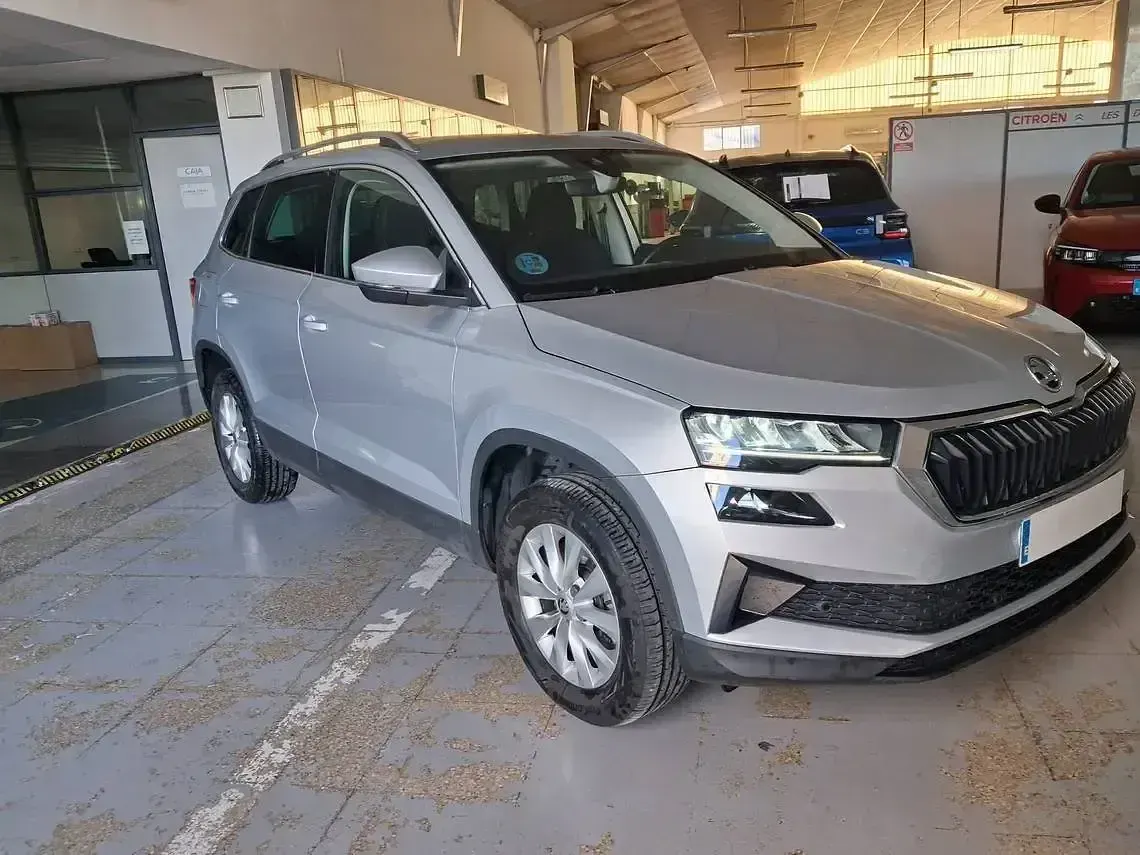 Usado Skoda Karoq Ambition 150 CV (110 kW) 2023 Gris SUV