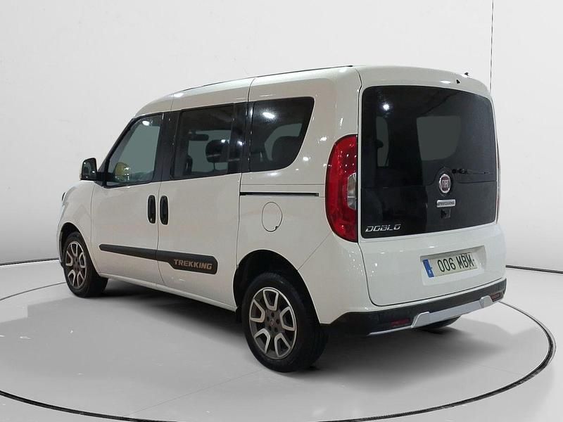 Używany Fiat Doblò Trekking 120 KM (88 kW) 2022 Biały Minivan