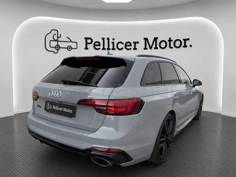Usado Audi RS4 450 CV (330 kW) 2019 Gris / plata Familiar