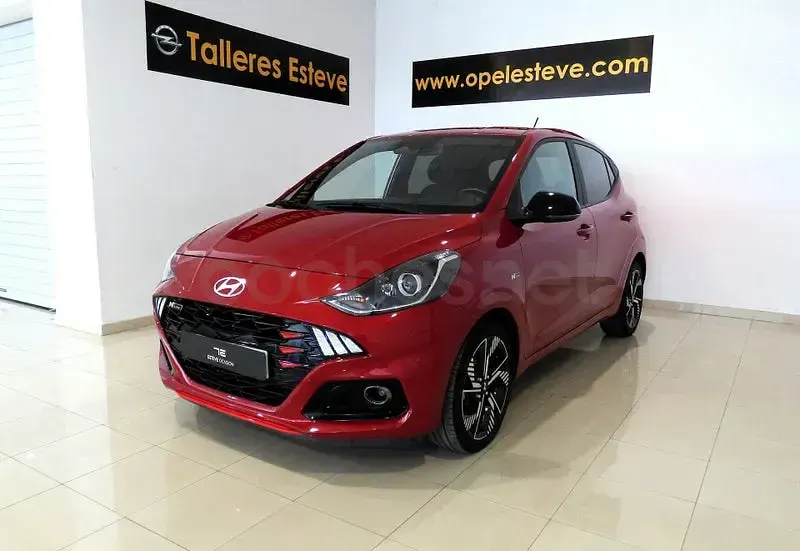Usado Hyundai i10 N Line 84 CV (61 kW) 2023 Rojo Utilitario