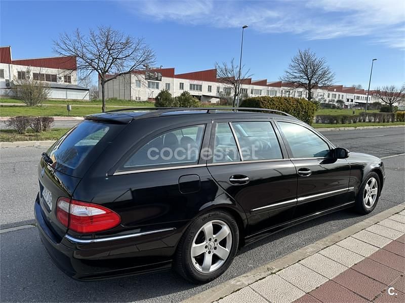Usado Mercedes E220 Avantgarde 150 CV (110 kW) 2005 Negro Familiar