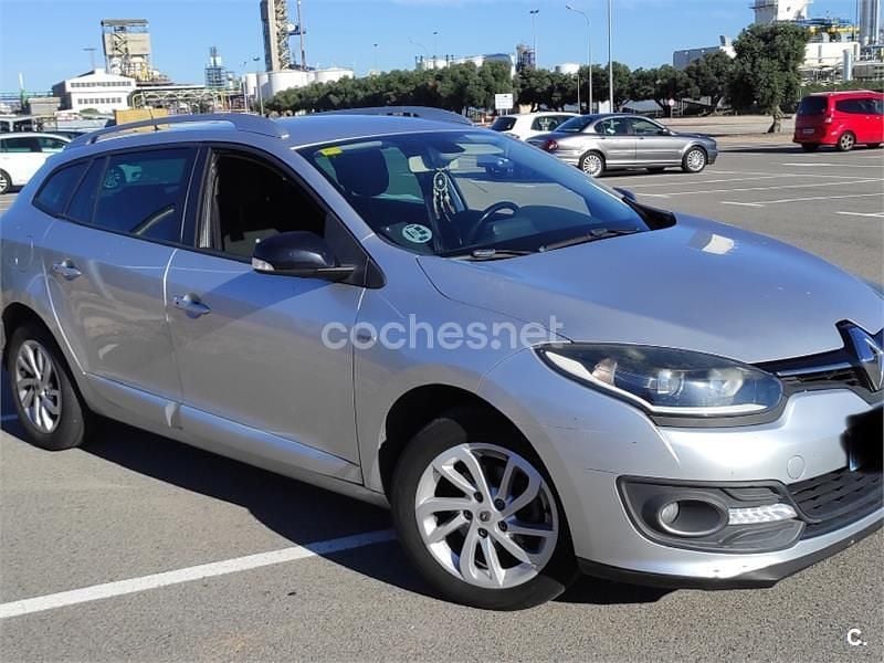 Usado Renault Mégane GrandTour LIMITED 110 CV (80 kW) 2015 Gris / plata Familiar