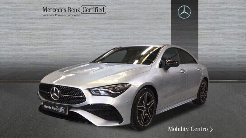 Plata iridio Usado 2024 Mercedes CLA200 AMG line Berlina | 35.900 € (Super precio) - Imagen 1/4