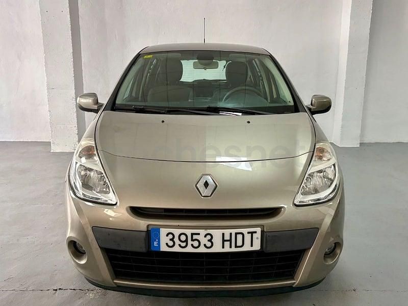 Usado Renault Clio II Expression 75 CV (55 kW) 2011 Beige Berlina