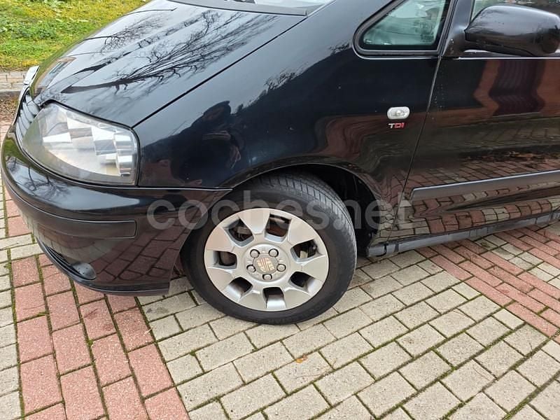 Usado Seat Alhambra Sport 140 CV (102 kW) 2008 Negro Monovolumen