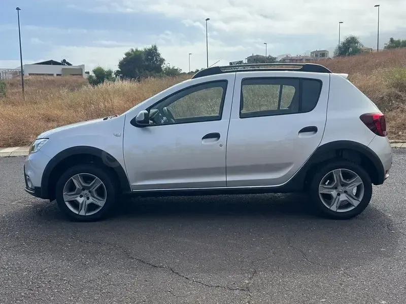 Usado Dacia Sandero Stepway 90 CV (66 kW) 2017 Gris / plata Berlina