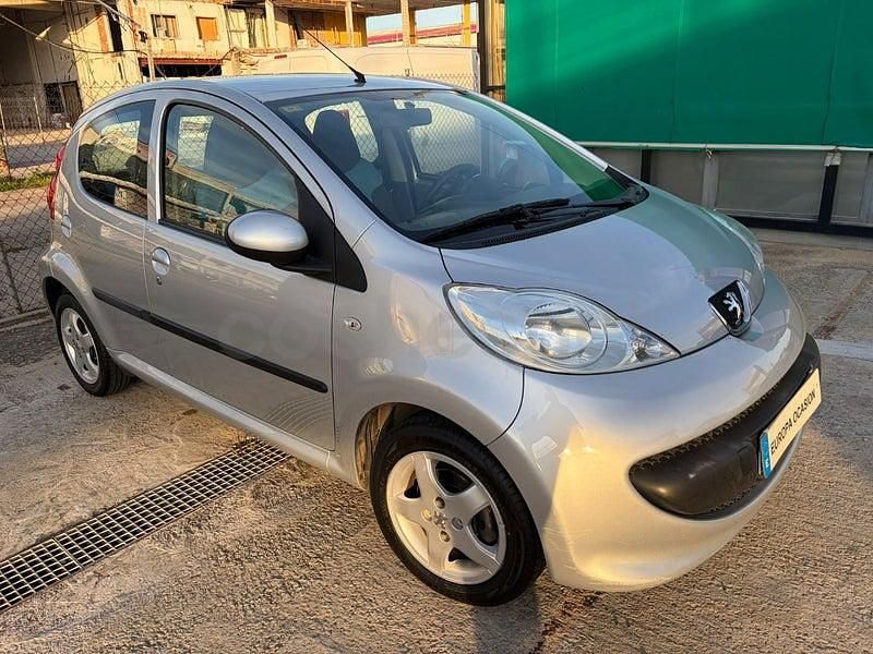 Usado Peugeot 107 Urban Move 68 CV (50 kW) 2008 Gris / plata Utilitario
