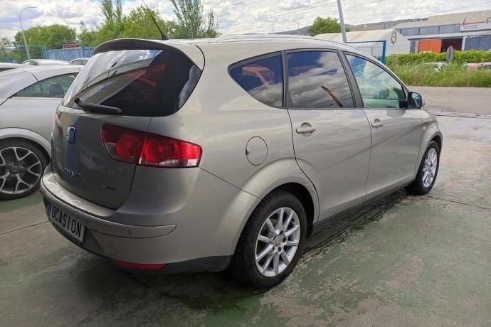 Usado Seat Altea 105 CV (77 kW) 2010 Gris Monovolumen