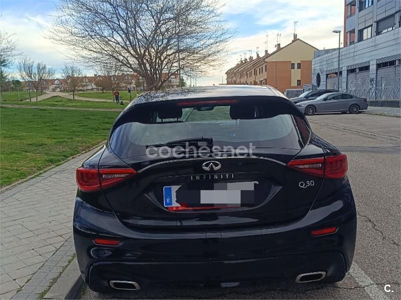 Usado Infiniti Q30 Premium 170 CV (125 kW) 2018 Negro Berlina