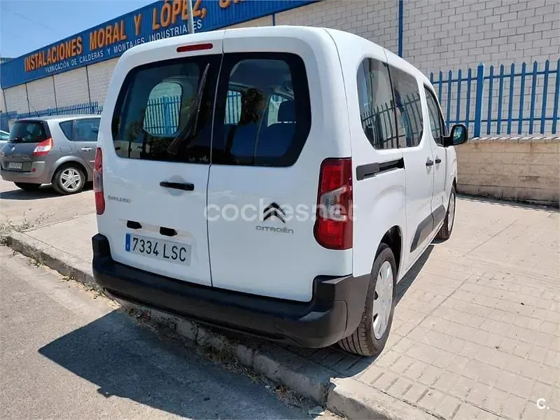 Usado Citroën Berlingo Live 102 CV (75 kW) 2021 Blanco Monovolumen