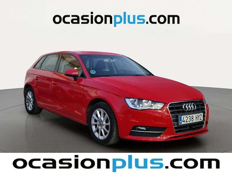 Usado Audi A3 Sportback 150 CV (110 kW) 2014 Rojo Utilitario