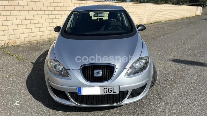 Usado Seat Altea 105 CV (77 kW) 2008 Gris / plata Monovolumen