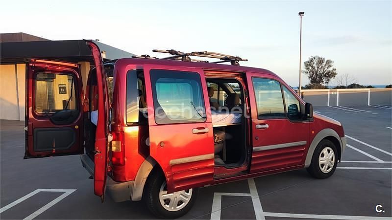 Usado Ford Tourneo Connect Trend 102 CV (75 kW) 2023 Granate Monovolumen