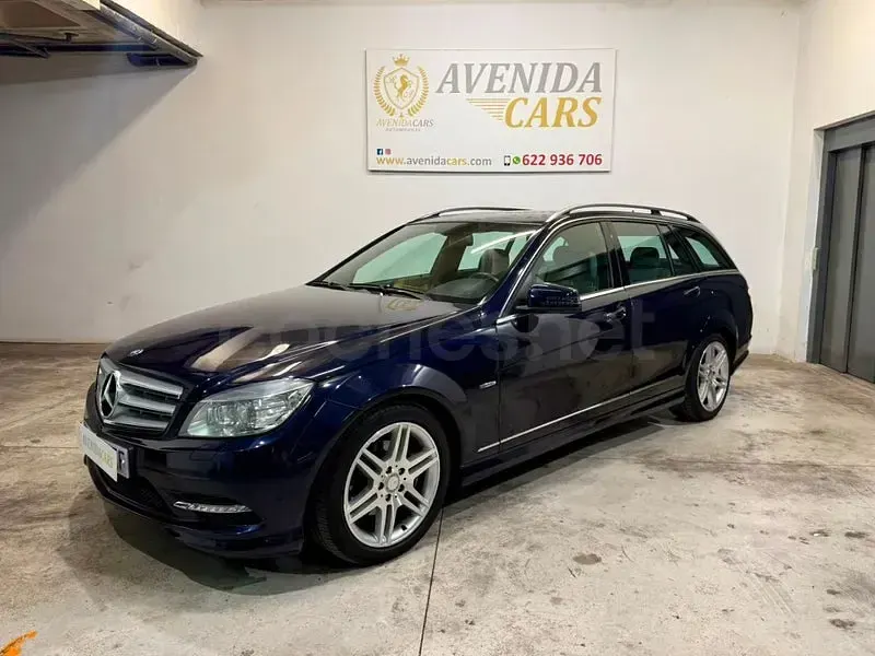 Usado Mercedes C220 170 CV (125 kW) 2010 Azul Familiar