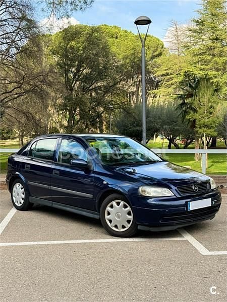 Usado Opel Astra Club 75 CV (55 kW) 2001 Azul Berlina