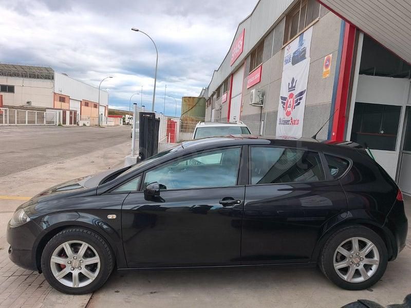 Usado Seat Leon Reference 102 CV (75 kW) 2006 Negro Utilitario