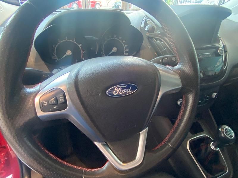 Usado Ford Tourneo Courier Sport 100 CV (73 kW) 2019 Rojo Monovolumen