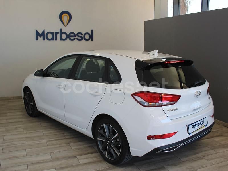 Usado Hyundai i30 110 HP (80 kW) 2021 Branco Sedan
