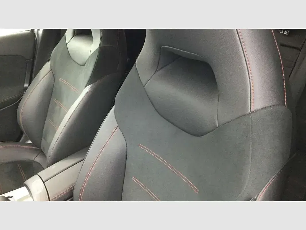 Usado Mercedes A200 150 CV (110 kW) 2022 Plateado Berlina