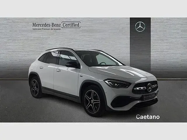 Usado Mercedes GLA250 160 CV (117 kW) 2021 Blanco digital SUV