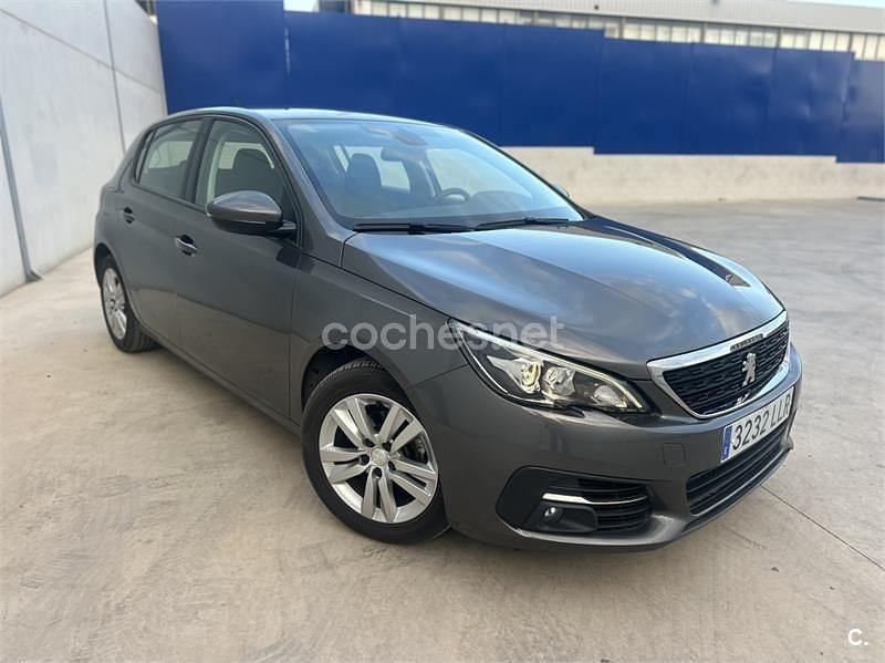 Usado Peugeot 308 Active 100 CV (73 kW) 2020 Gris / plata Berlina