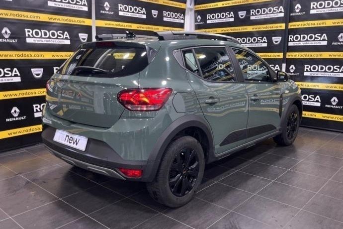 Usado Dacia Sandero Extreme 92 CV (67 kW) 2024 Verde Utilitario