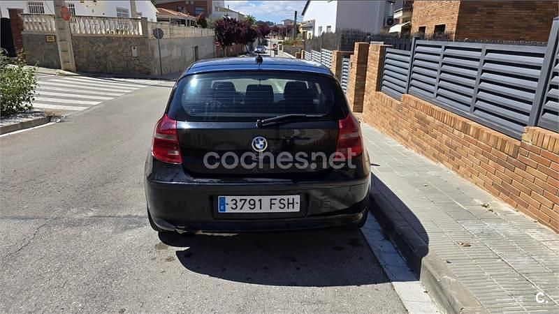 Usado BMW 118 143 CV (105 kW) 2007 Negro Utilitario