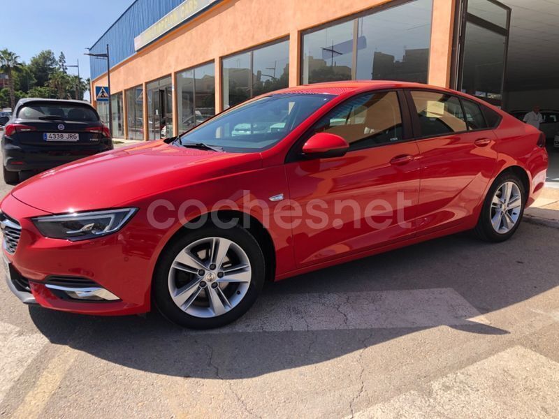 Usado Opel Insignia 136 CV (100 kW) 2017 Rojo Berlina