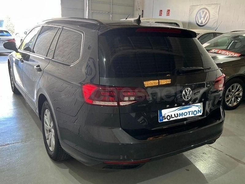 Usado VW Passat 120 CV (88 kW) 2020 Negro Familiar