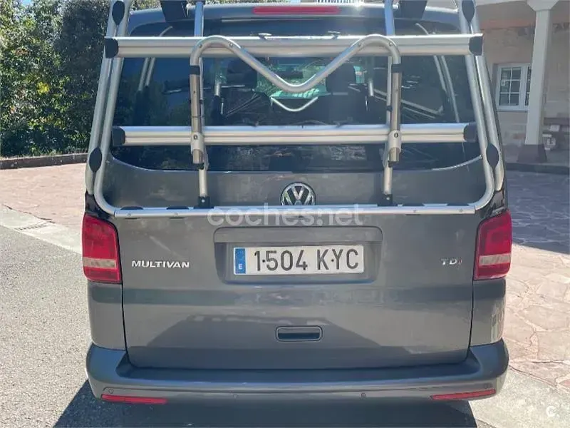 Usado VW Multivan Comfortline 140 CV (102 kW) 2014 Gris / plata Monovolumen
