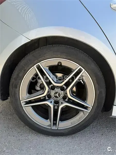 Usado Mercedes A180 136 CV (100 kW) 2024 Gris / plata Berlina