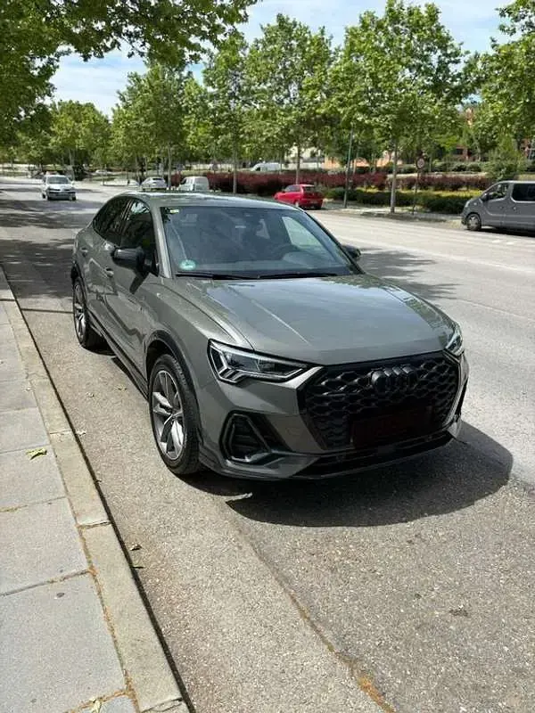 Używany Audi Q3 S-Line 190 KM (139 kW) 2023 Szary SUV