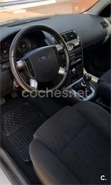 Usado Ford Mondeo Trend 155 CV (114 kW) 2005 Gris / plata Berlina