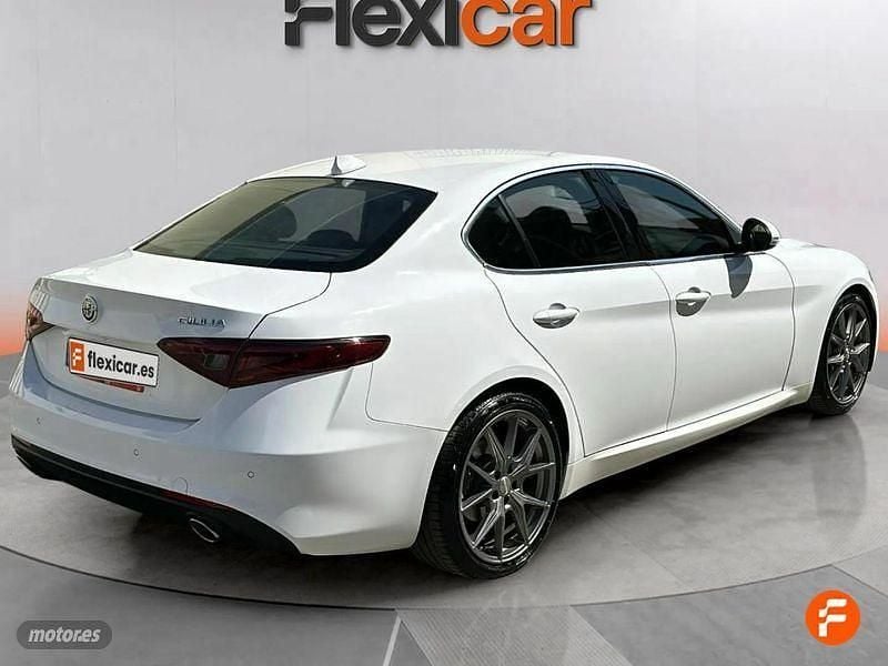 Usado Alfa Romeo Giulia Super 180 CV (132 kW) 2017 Blanco Berlina