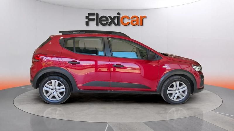 Usado Dacia Sandero Comfort 101 CV (74 kW) 2021 Rojo Utilitario