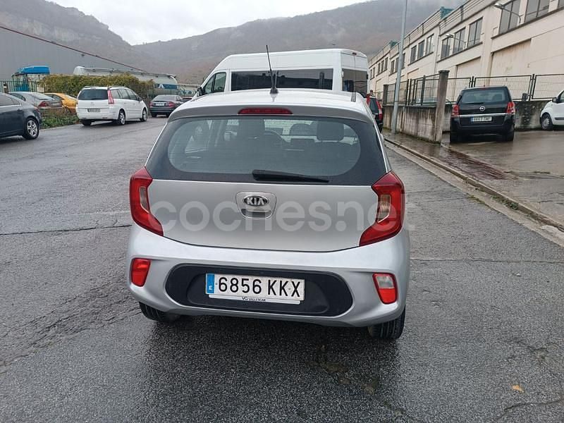 Usado Kia Picanto 67 CV (49 kW) 2018 Gris / plata Utilitario