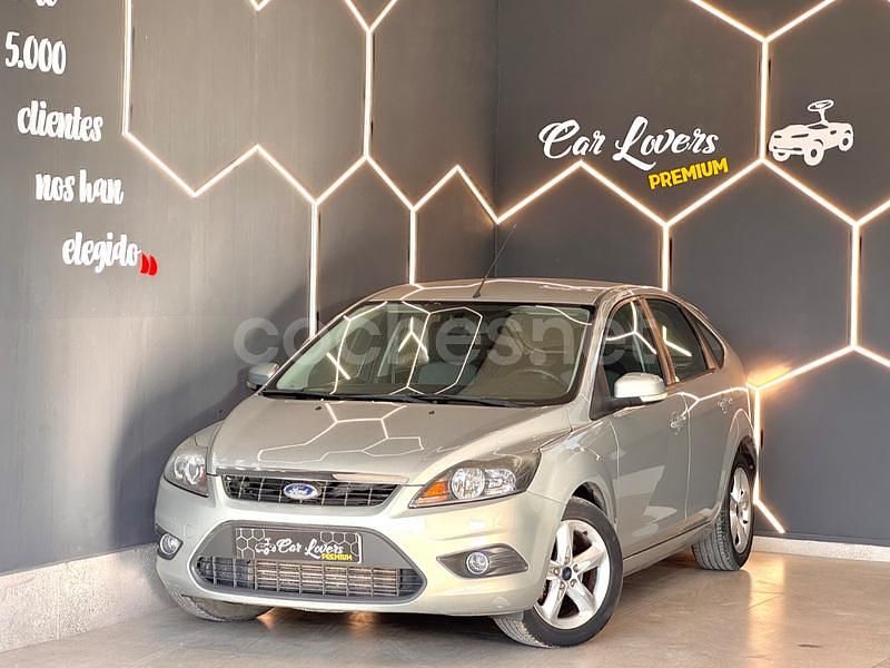 Usado Ford Focus Titanium 109 CV (80 kW) 2010 Gris / plata Berlina