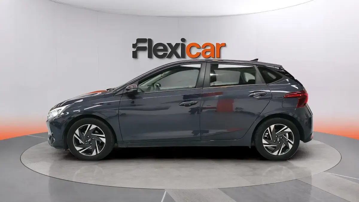 Usado Hyundai i20 101 CV (74 kW) 2022 Gris Utilitario