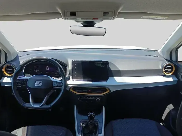 Usado Seat Arona Style Plus 110 CV (80 kW) 2022 Blanco SUV