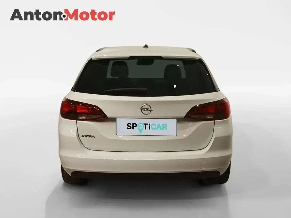 Usado Opel Astra Edition 110 CV (80 kW) 2021 Blanco Berlina