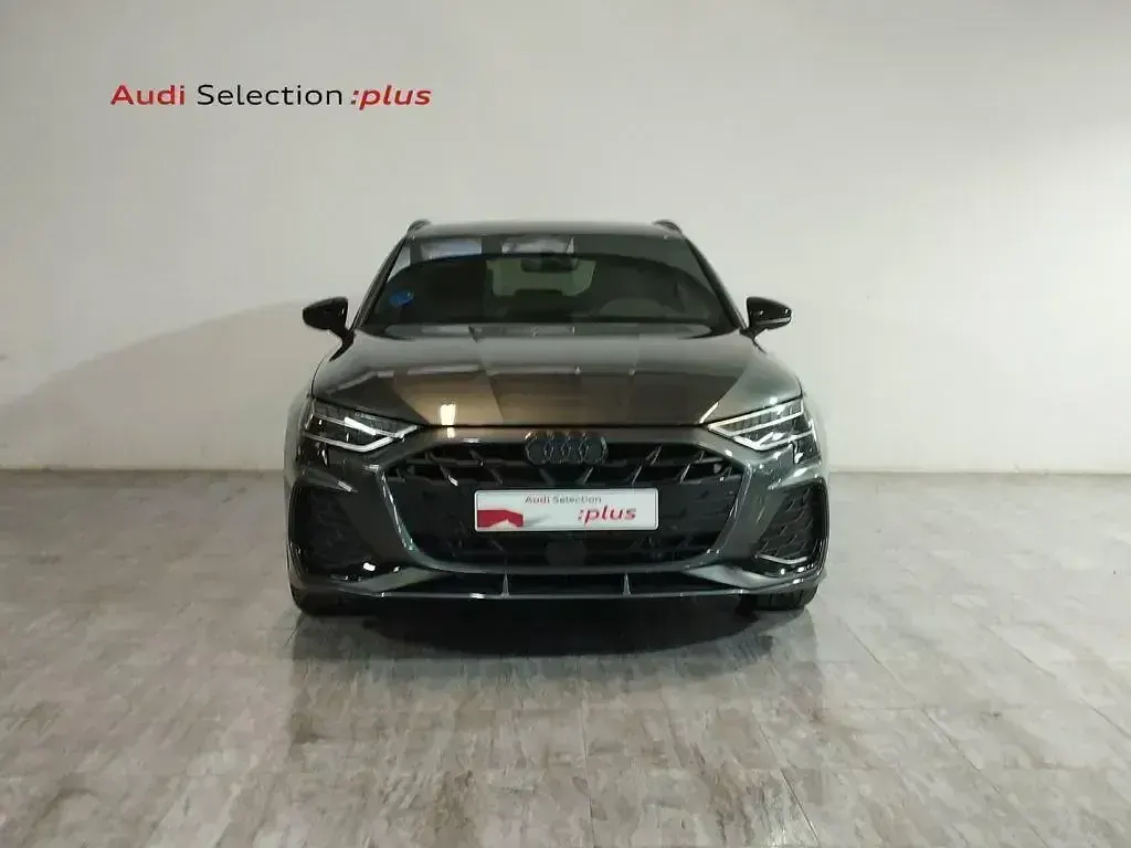 Usado Audi A3 e-tron Competition 272 CV (200 kW) 2025 Gris Utilitario