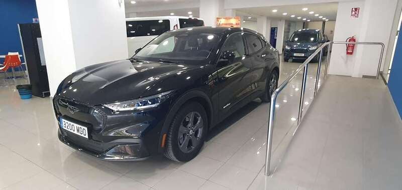 Negro Usado 2022 Ford Mustang Mach-E SUV | 39.950 € (Buen precio) - Imagen 1/4