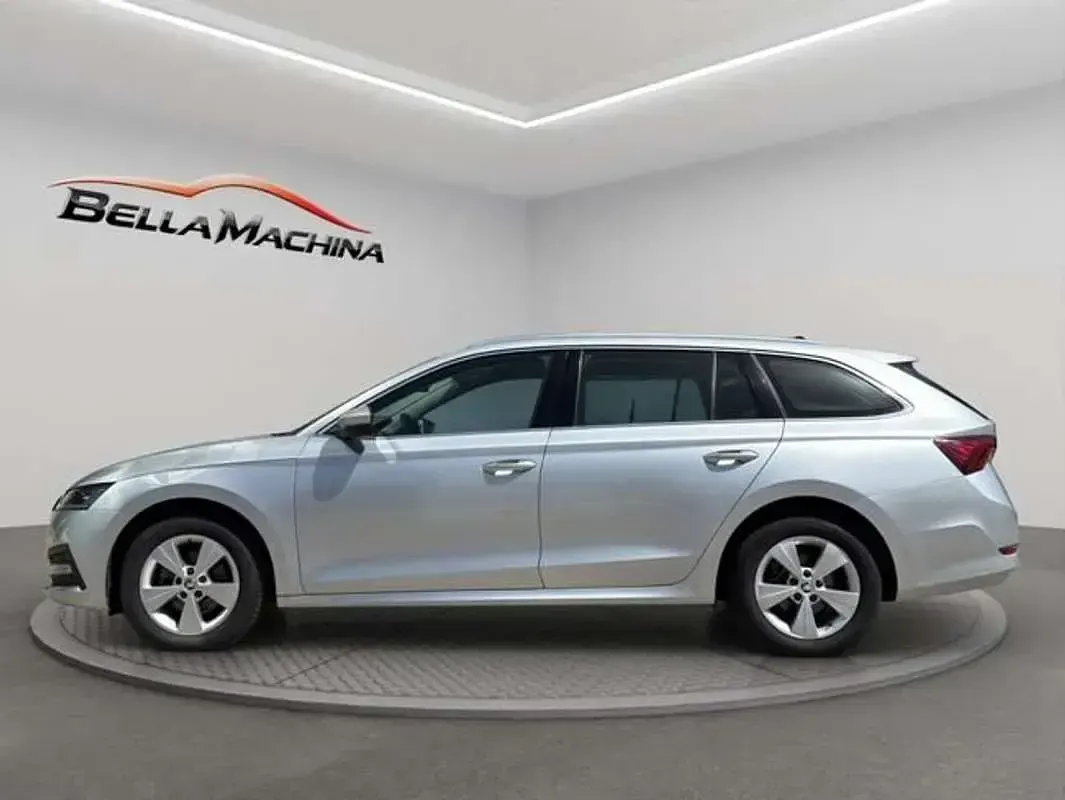 Usado Skoda Octavia Ambition 150 CV (110 kW) 2022 Gris Familiar