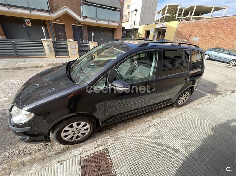 Usado VW Touran Edition 105 CV (77 kW) 2010 Negro Monovolumen