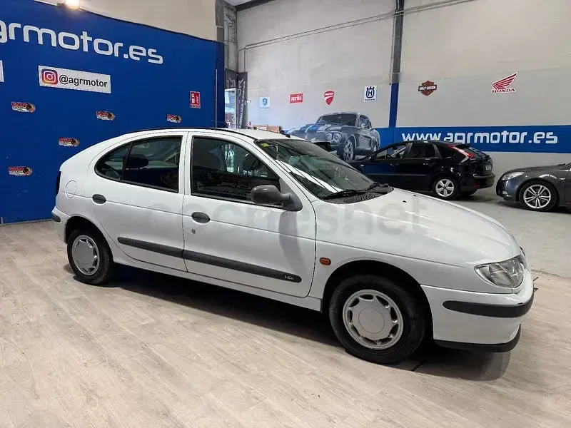 Usado Renault Mégane 90 CV (66 kW) 1997 Blanco Berlina