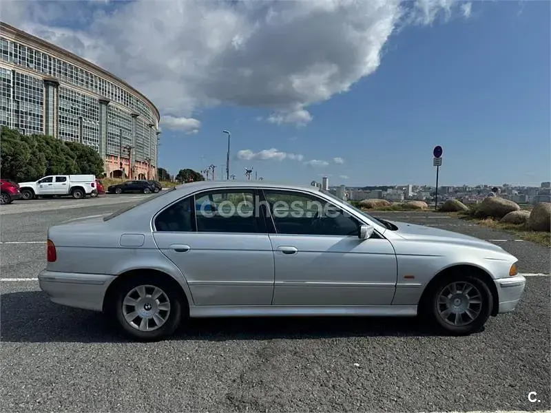 Usado BMW 525 192 CV (141 kW) 2001 Gris / plata Berlina