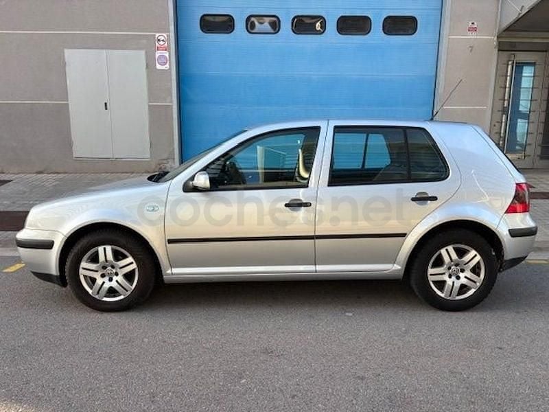 Usado VW Golf IV Highline 102 CV (75 kW) 2002 Gris / plata Berlina