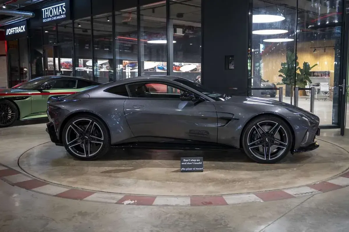 Nuevo Aston Martin Vantage 665 CV (489 kW) 2025 Gris Coupe